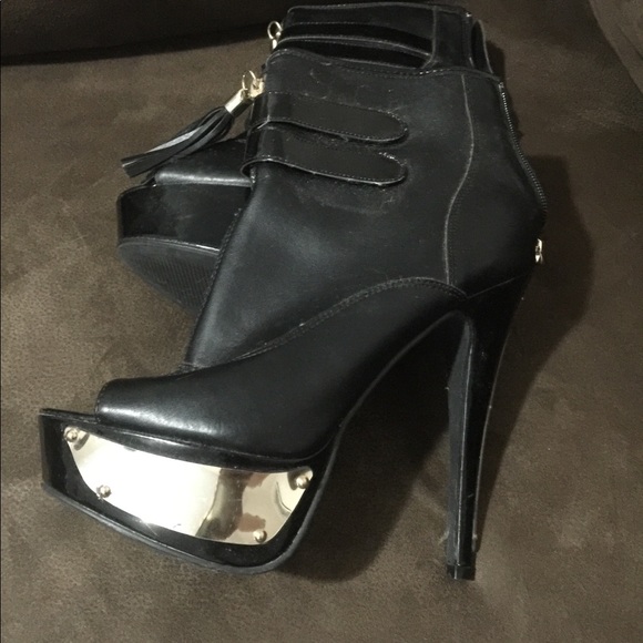 Black open toe booties. Stiletto with gold accents - Picture 1 of 2